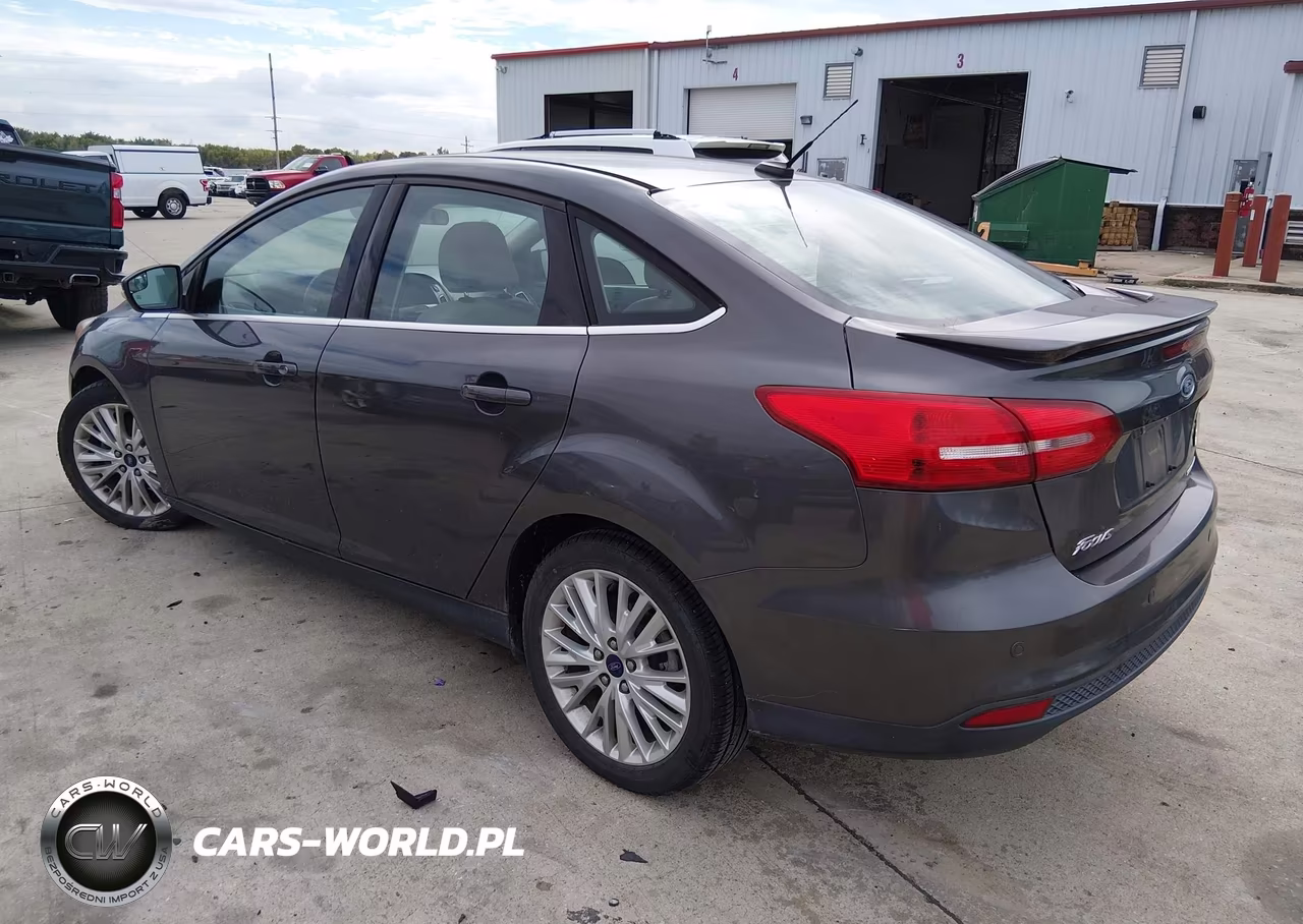 2015 Ford Focus Titanium VIN:1FADP3J20FL241259 - 3
