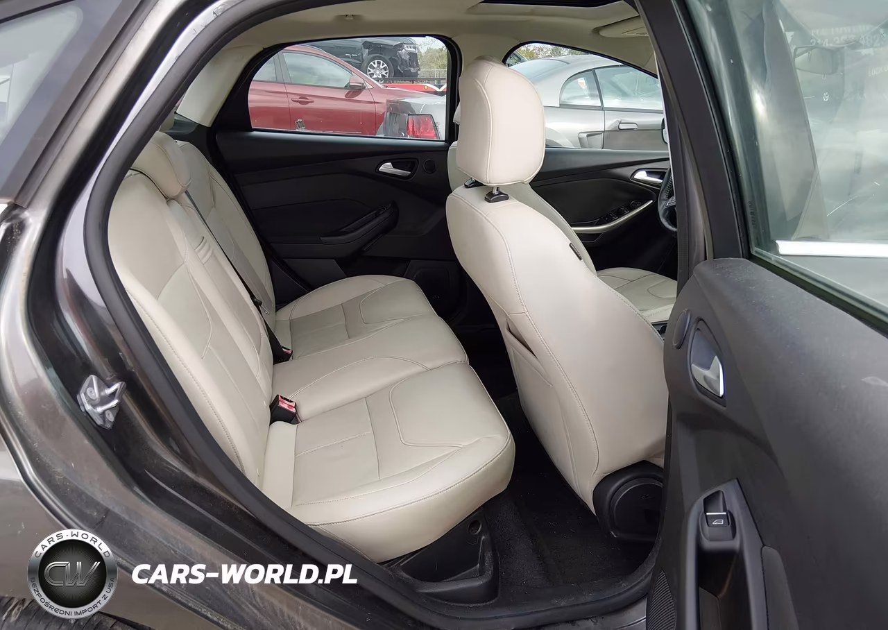 2015 Ford Focus Titanium VIN:1FADP3J20FL241259 - 8