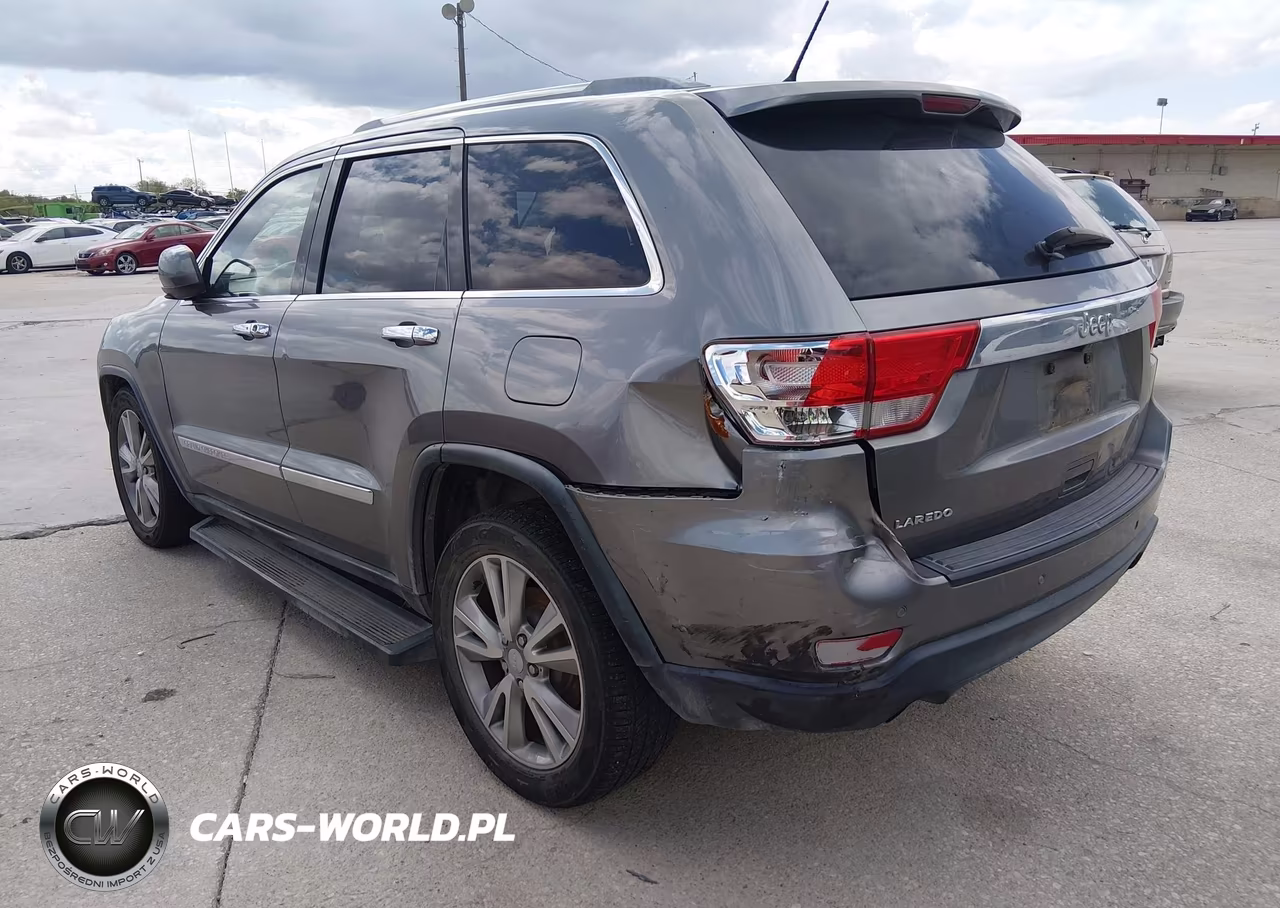 2013 Jeep Grand Cherokee Laredo VIN:1C4RJEAT1DC520271 - 3