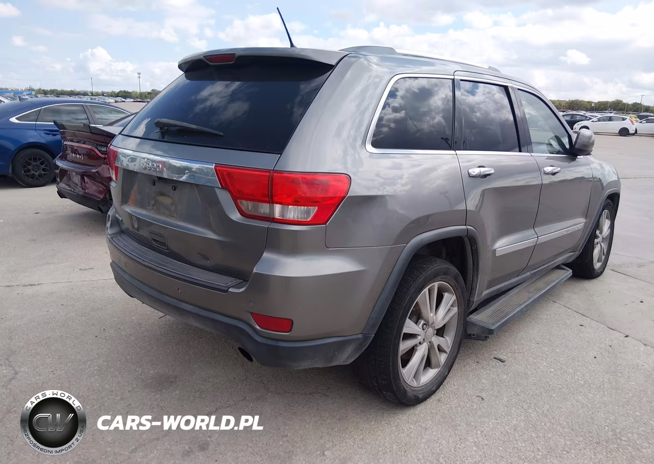 2013 Jeep Grand Cherokee Laredo VIN:1C4RJEAT1DC520271 - 4