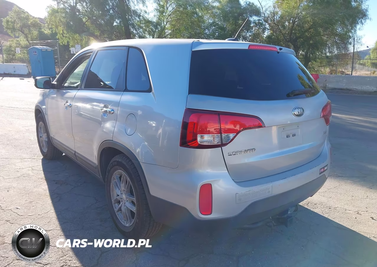 2015 Kia Sorento Lx VIN:5XYKTCA6XFG563273 - 3