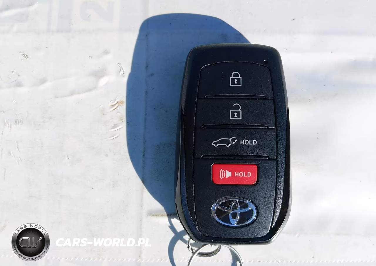 2026 Toyota Corolla Cross Hybrid Xse VIN:7MUFBABG9TV099025 - 11