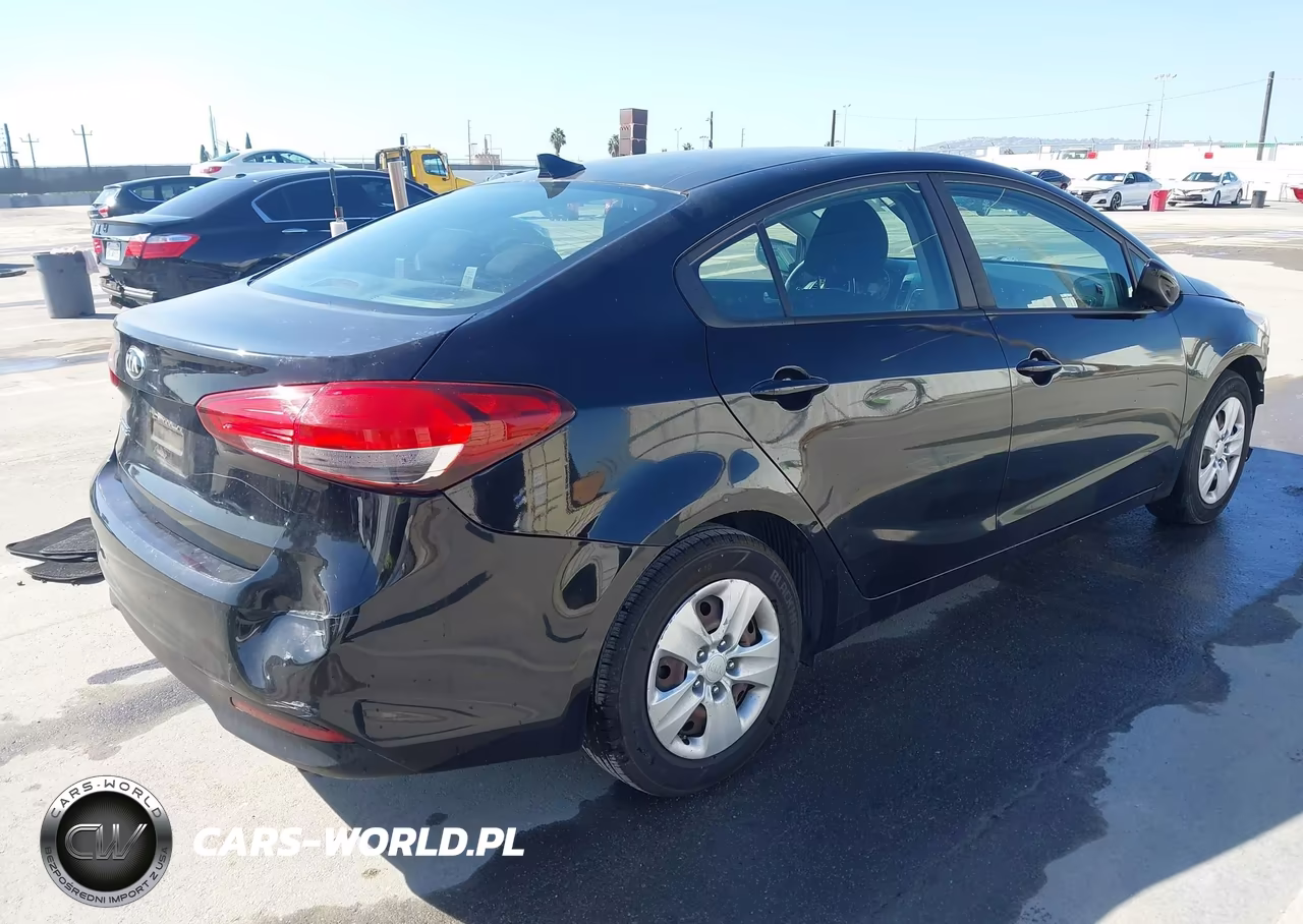 2017 Kia Forte Lx VIN:3KPFK4A75HE117132 - 4