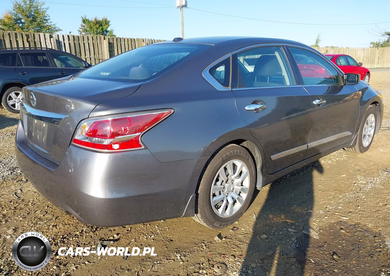 2015 Nissan Altima 2.5 S VIN:1N4AL3AP7FN317249 - 4
