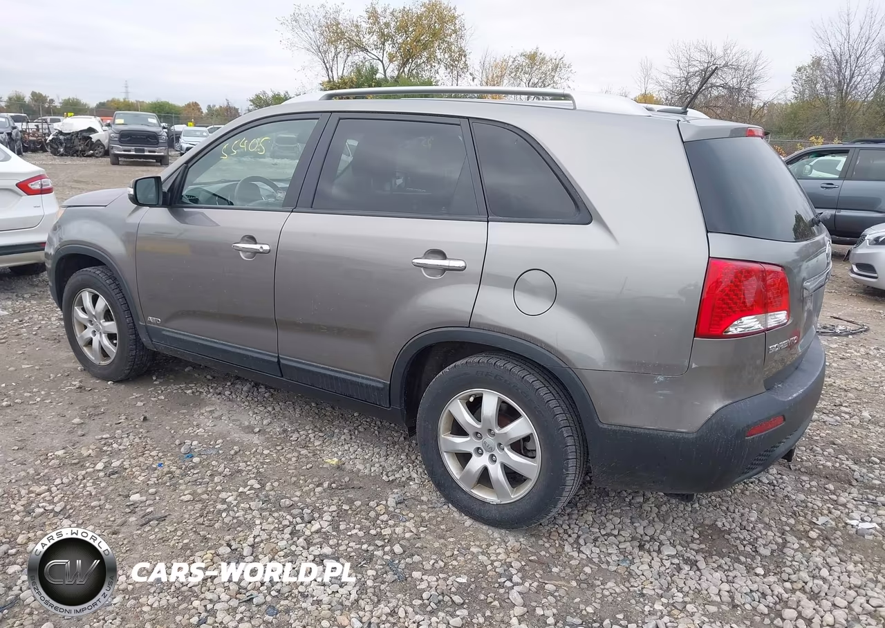 2013 Kia Sorento Lx V6 VIN:5XYKTDA26DG402368 - 3