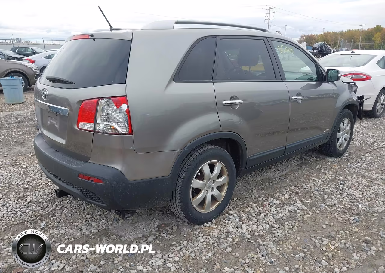 2013 Kia Sorento Lx V6 VIN:5XYKTDA26DG402368 - 4