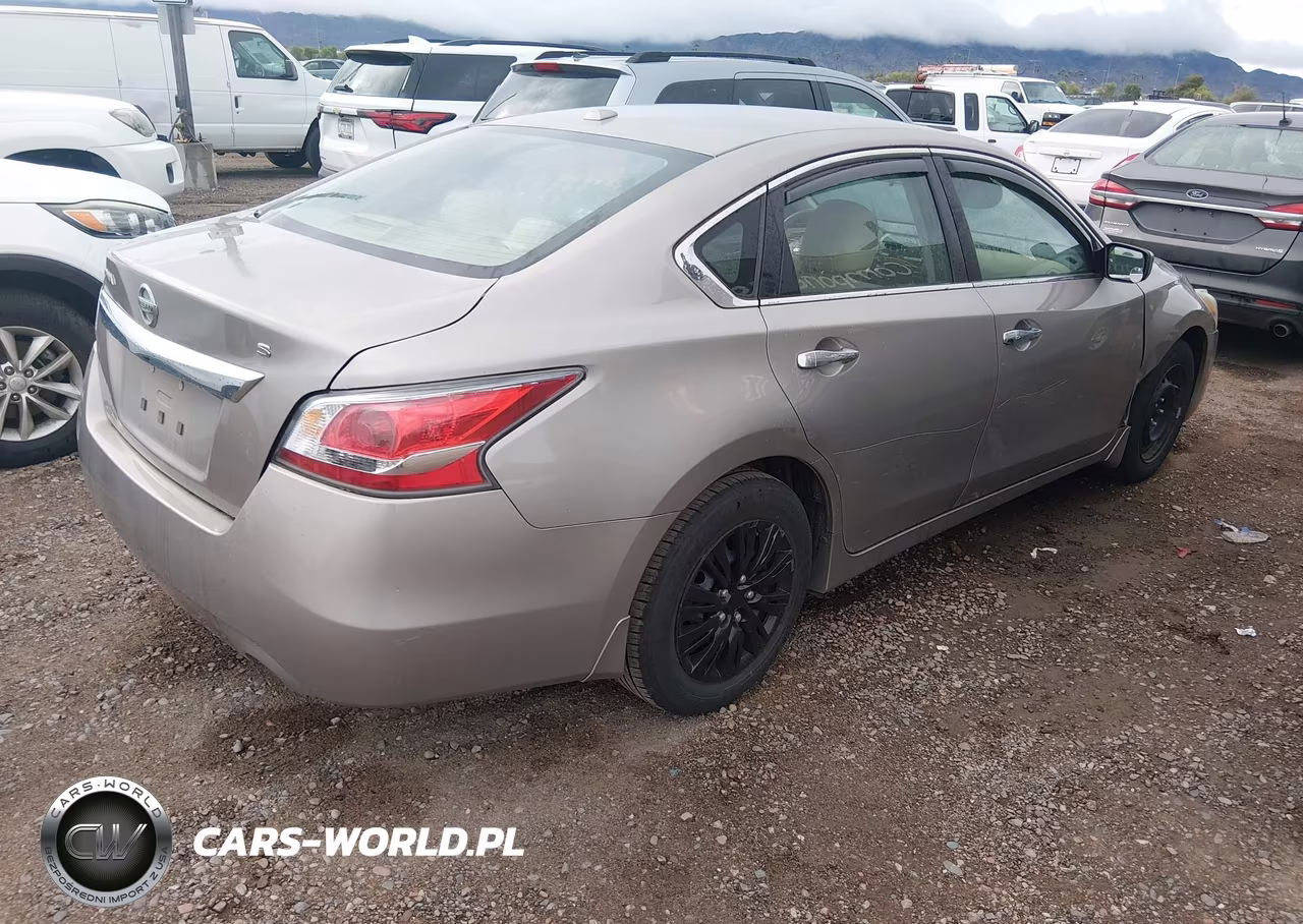 2015 Nissan Altima 2.5 S VIN:1N4AL3AP2FC173511 - 4