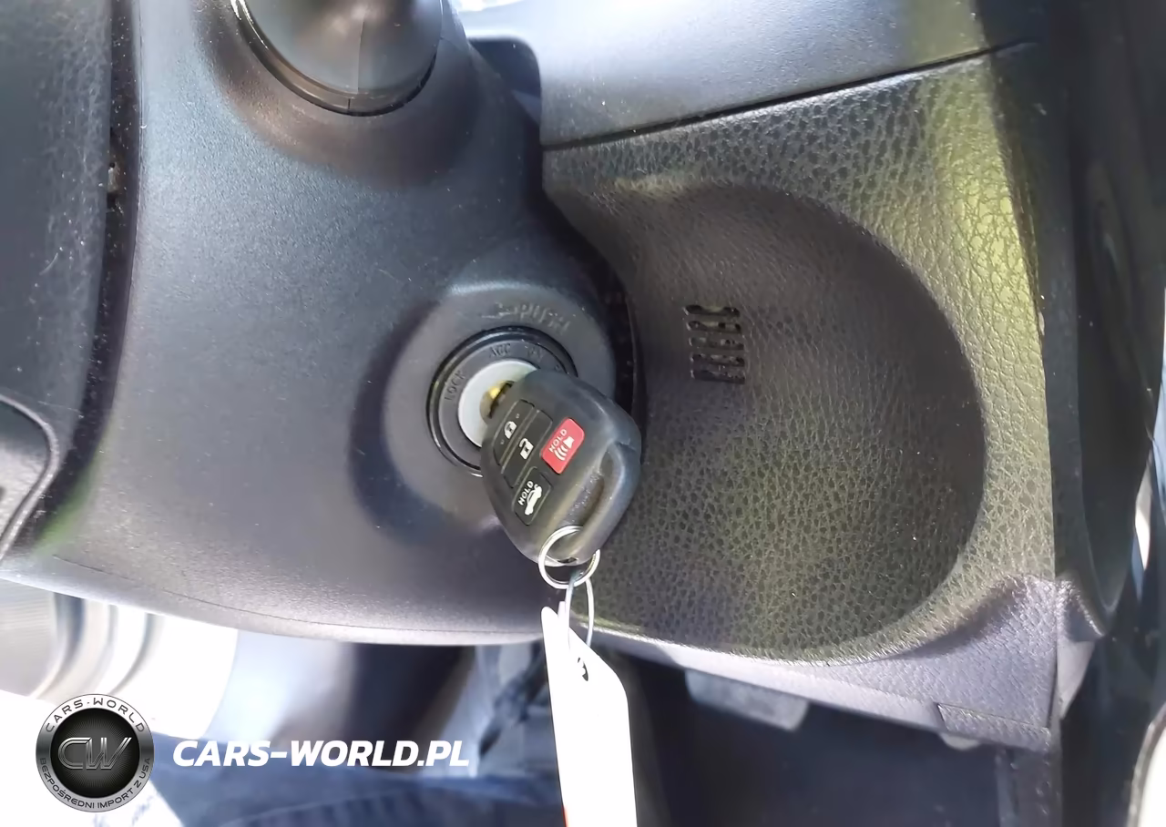 2018 Toyota Corolla Le VIN:5YFBURHE7JP750455 - 11