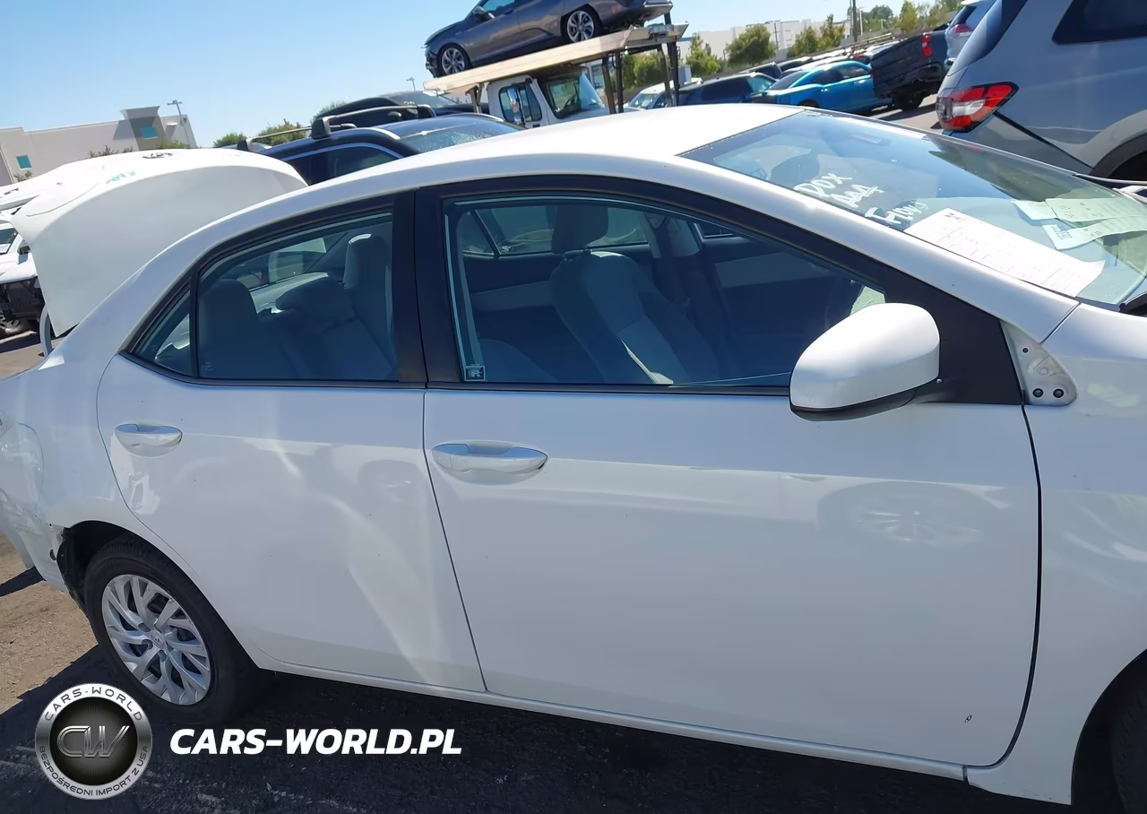 2018 Toyota Corolla Le VIN:5YFBURHE7JP750455 - 14