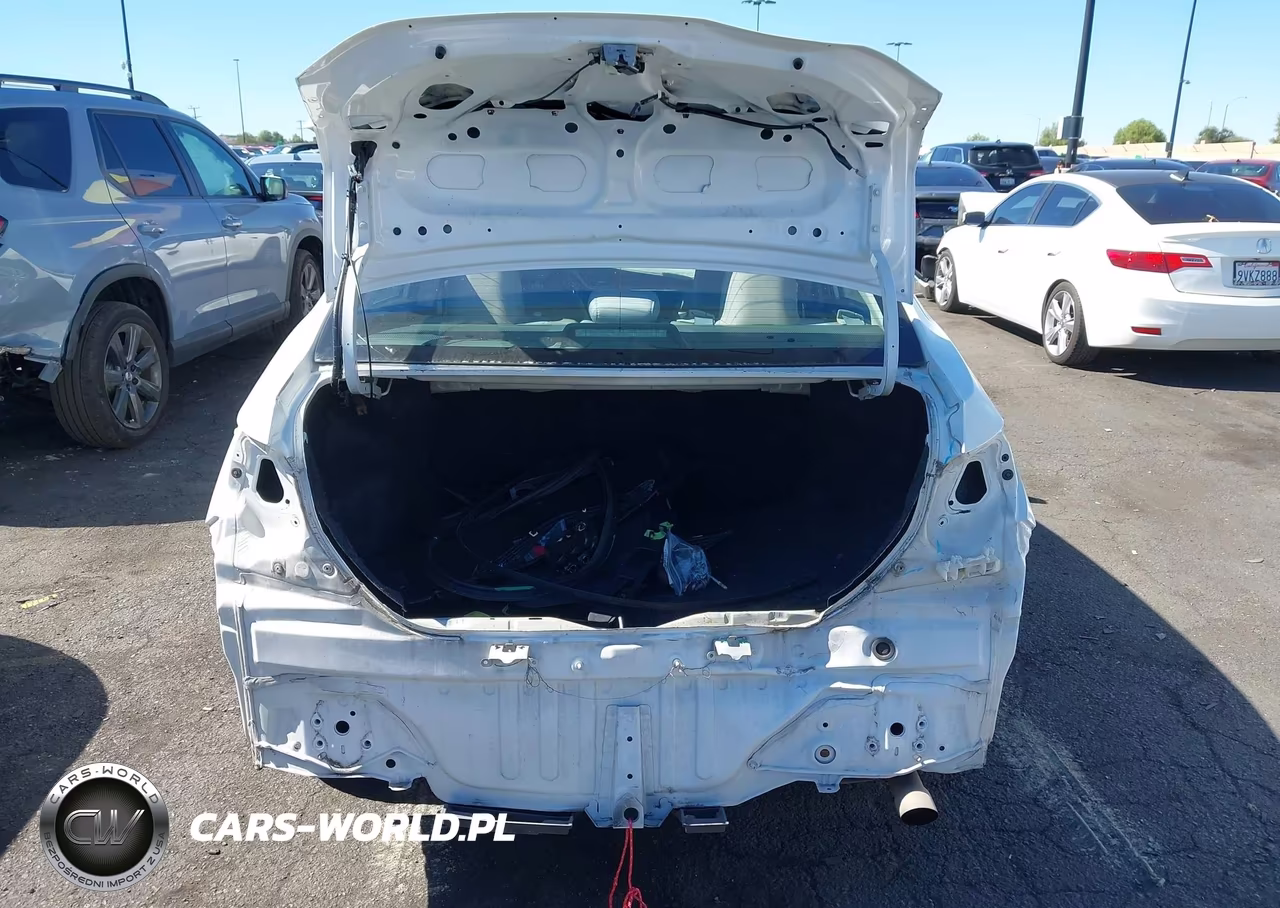 2018 Toyota Corolla Le VIN:5YFBURHE7JP750455 - 17