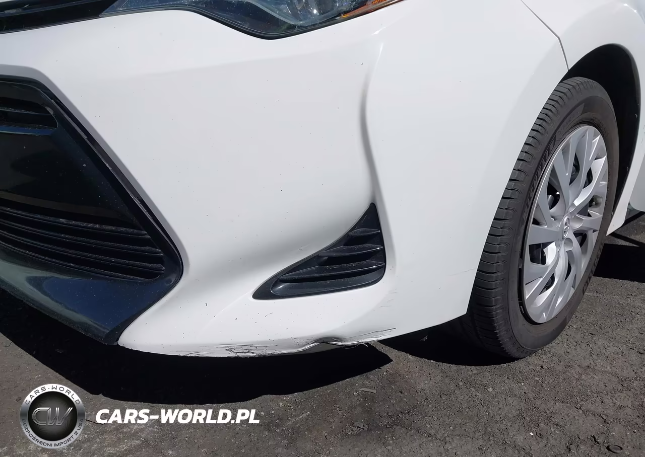 2018 Toyota Corolla Le VIN:5YFBURHE7JP750455 - 18
