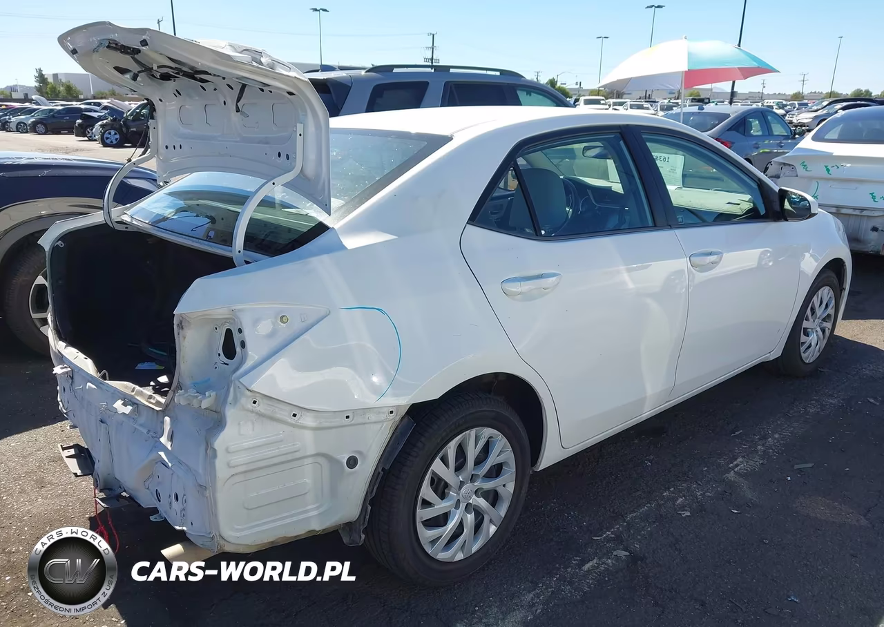 2018 Toyota Corolla Le VIN:5YFBURHE7JP750455 - 4