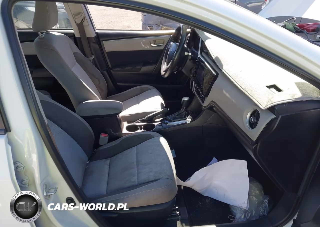 2018 Toyota Corolla Le VIN:5YFBURHE7JP750455 - 5
