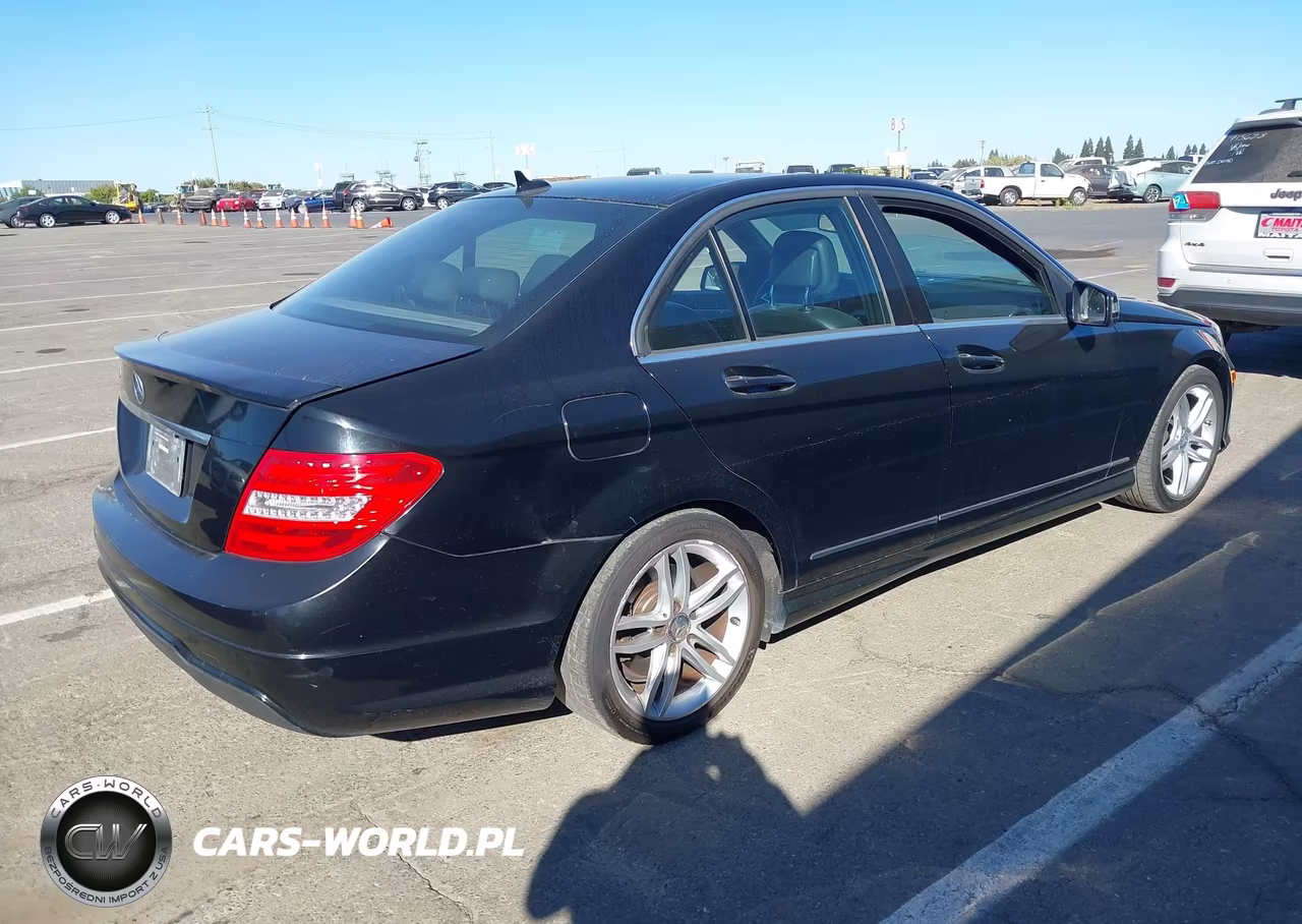 2013 Mercedes-Benz C 250 Sport VIN:WDDGF4HB4DA762716 - 4