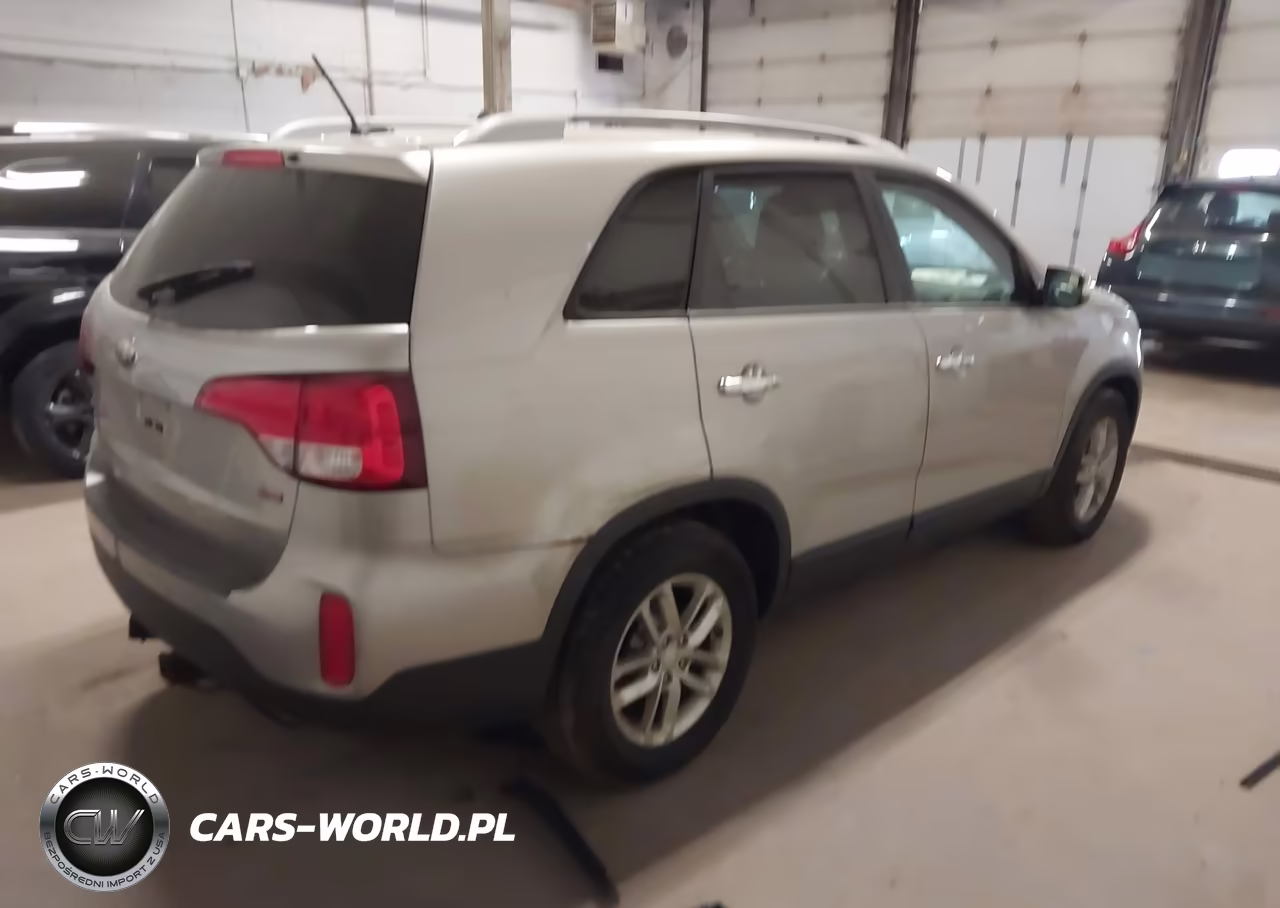 2014 Kia Sorento Lx V6 VIN:5XYKTDA72EG469367 - 4