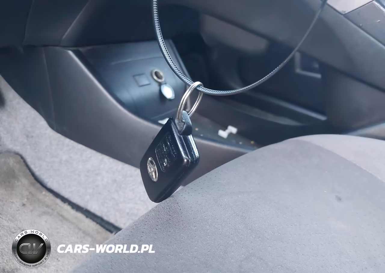2015 Toyota Prius Two VIN:JTDKN3DU3F1892174 - 11