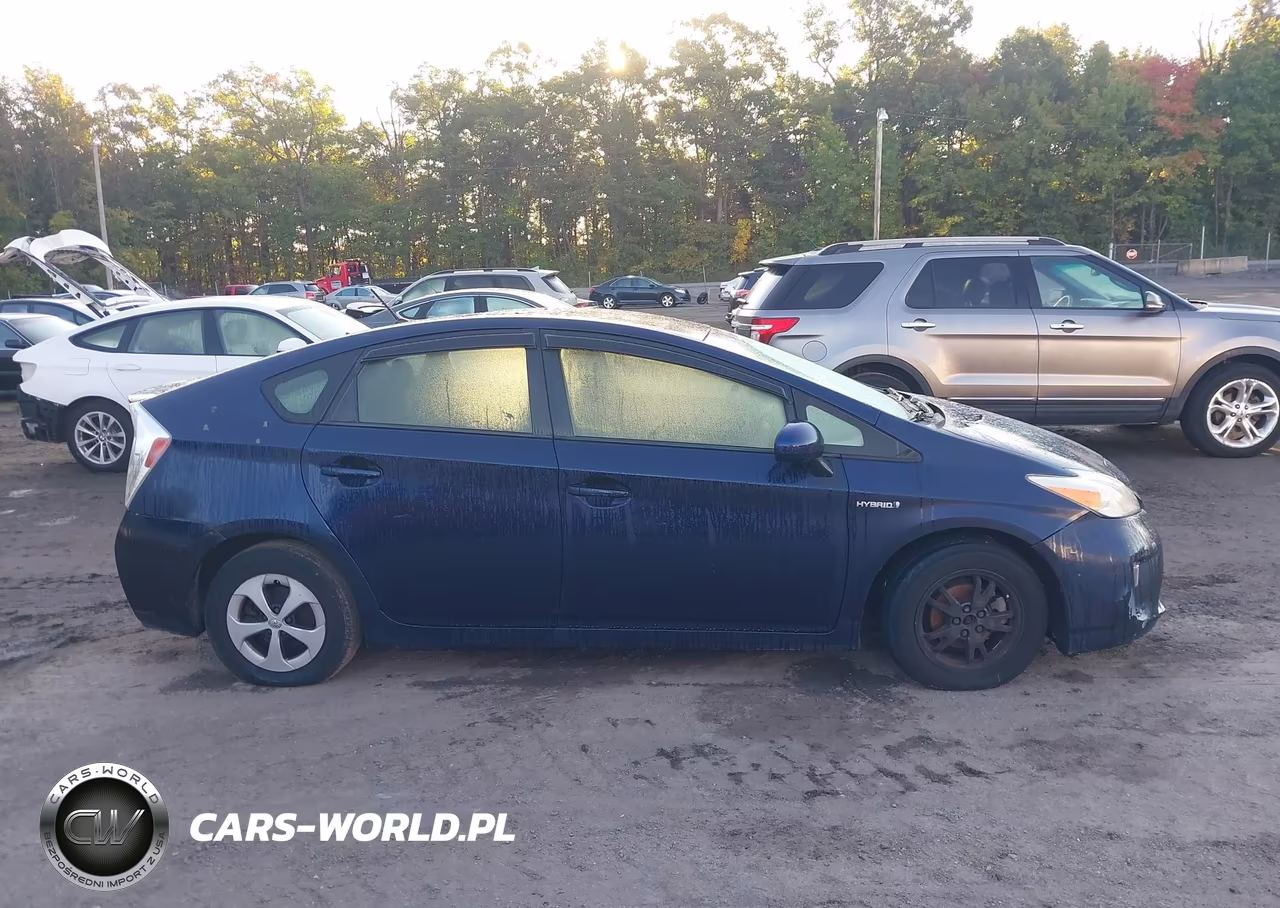 2015 Toyota Prius Two VIN:JTDKN3DU3F1892174 - 13