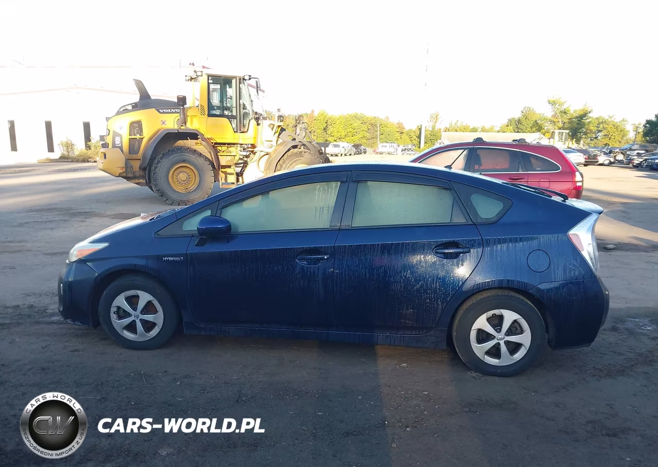 2015 Toyota Prius Two VIN:JTDKN3DU3F1892174 - 14