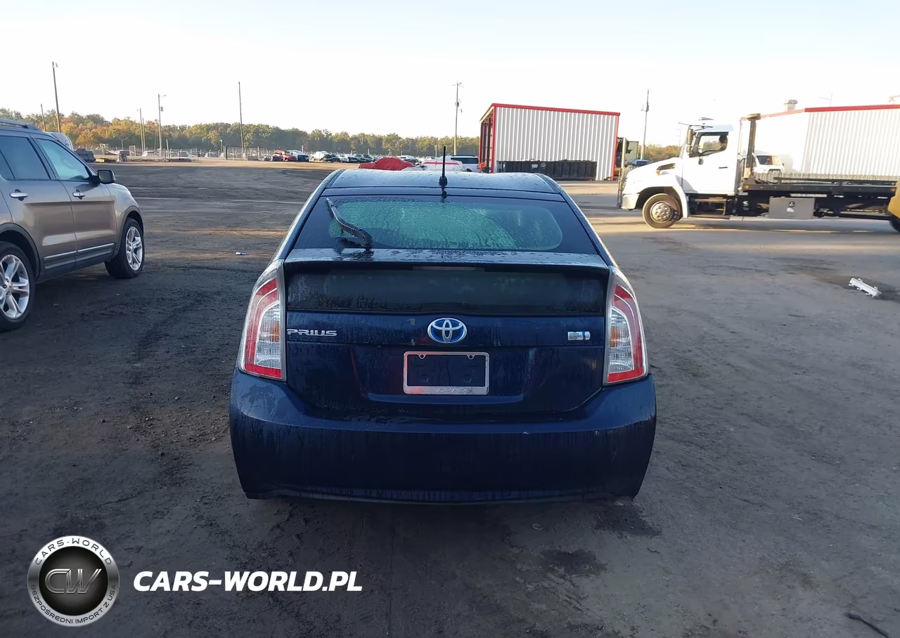 2015 Toyota Prius Two VIN:JTDKN3DU3F1892174 - 16