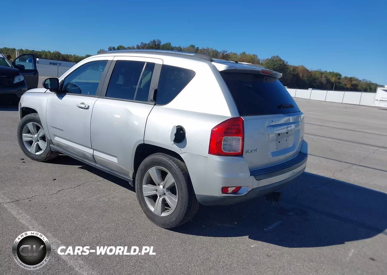 2011 Jeep Compass VIN:1J4NF1FB1BD136663 - 3