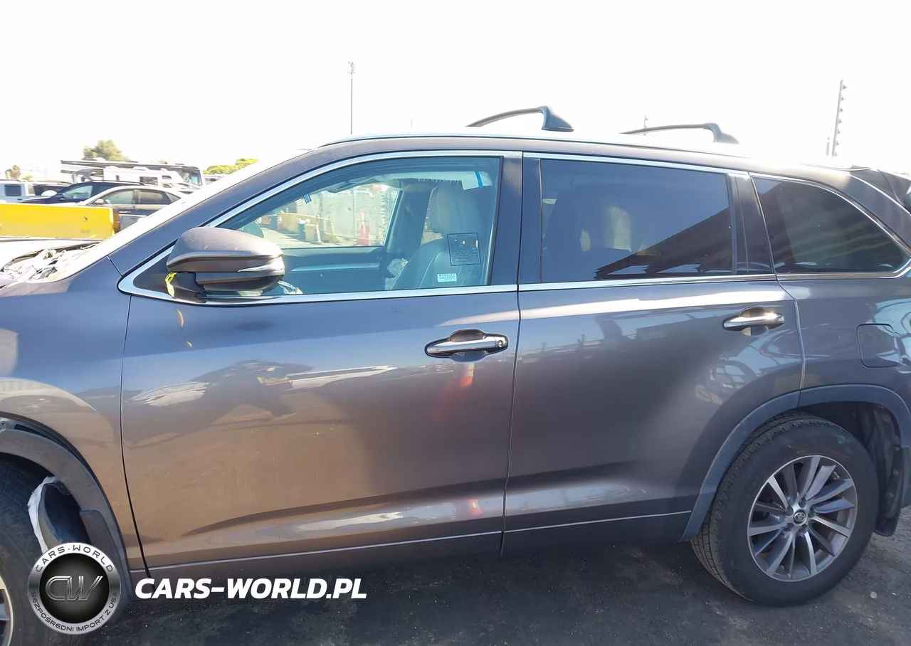 2018 Toyota Highlander Xle VIN:5TDJZRFH2JS833163 - 16