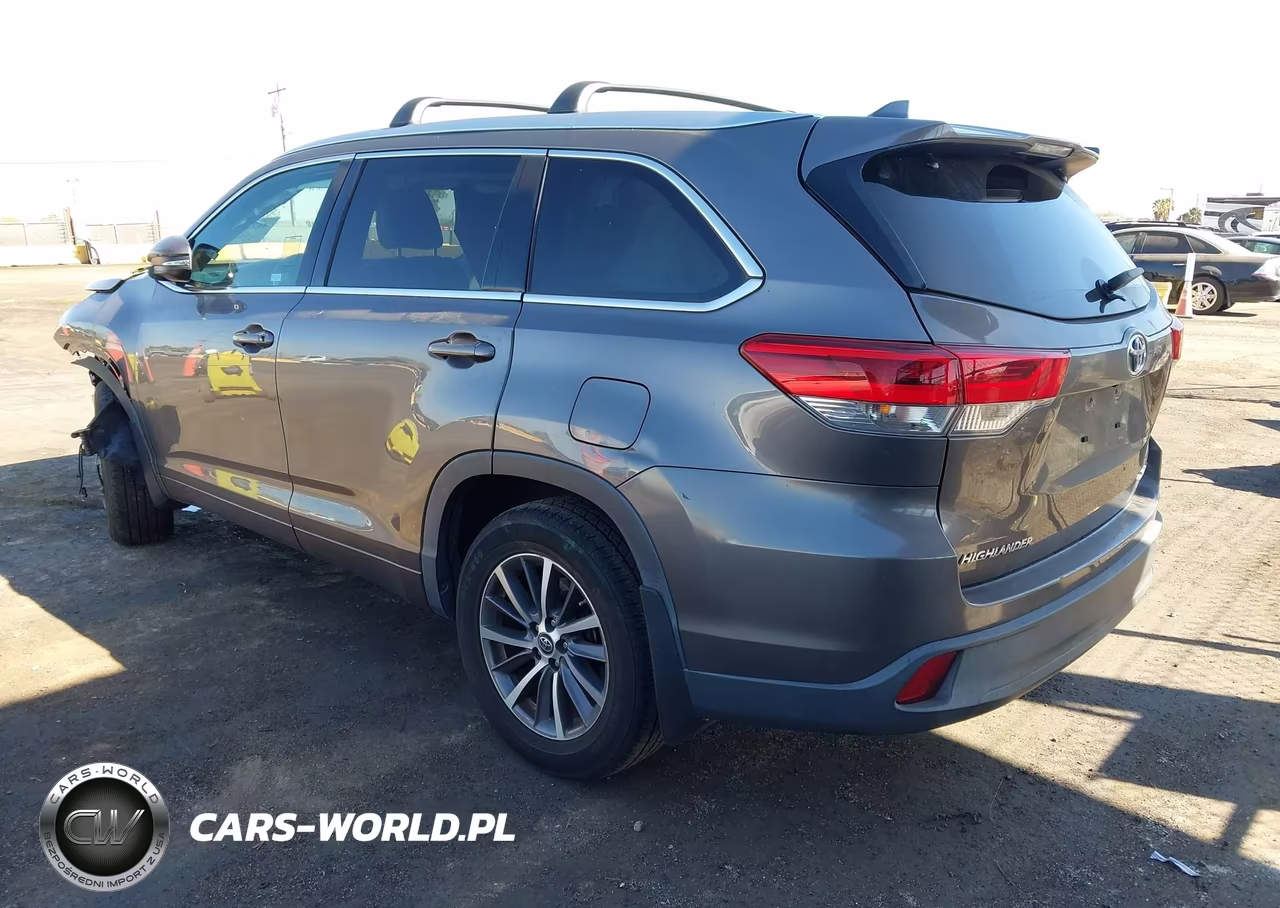 2018 Toyota Highlander Xle VIN:5TDJZRFH2JS833163 - 3