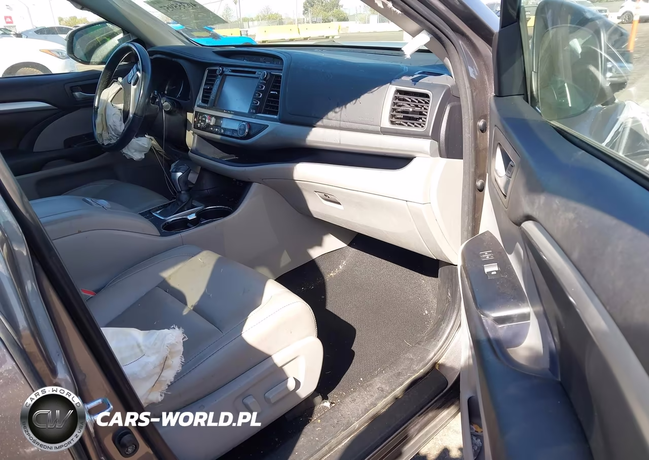 2018 Toyota Highlander Xle VIN:5TDJZRFH2JS833163 - 5
