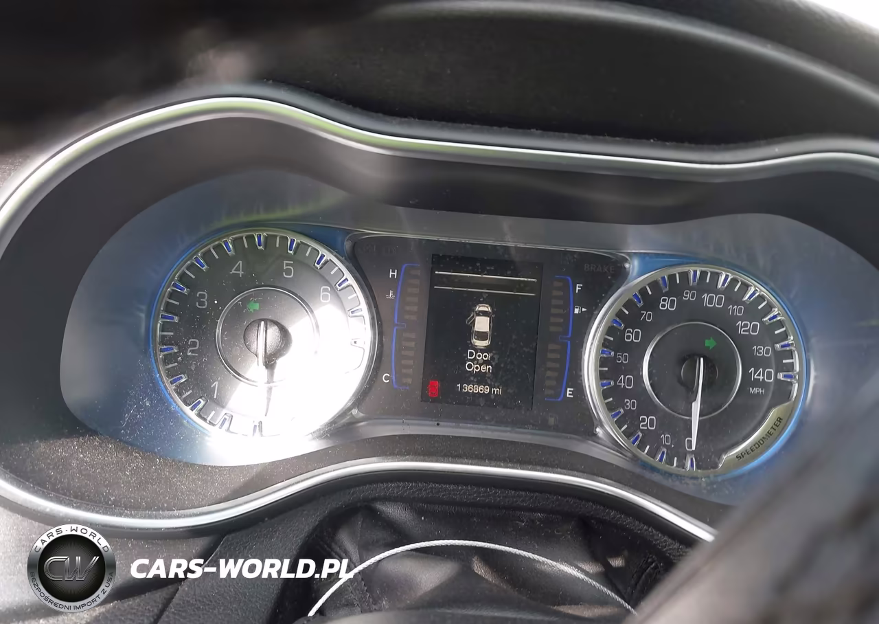 2015 Chrysler 200 Limited VIN:1C3CCCABXFN750611 - 7