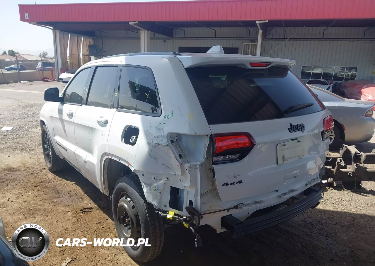 2021 Jeep Grand Cherokee Laredo X 4X4 VIN:1C4RJFAG4MC731182 - 3