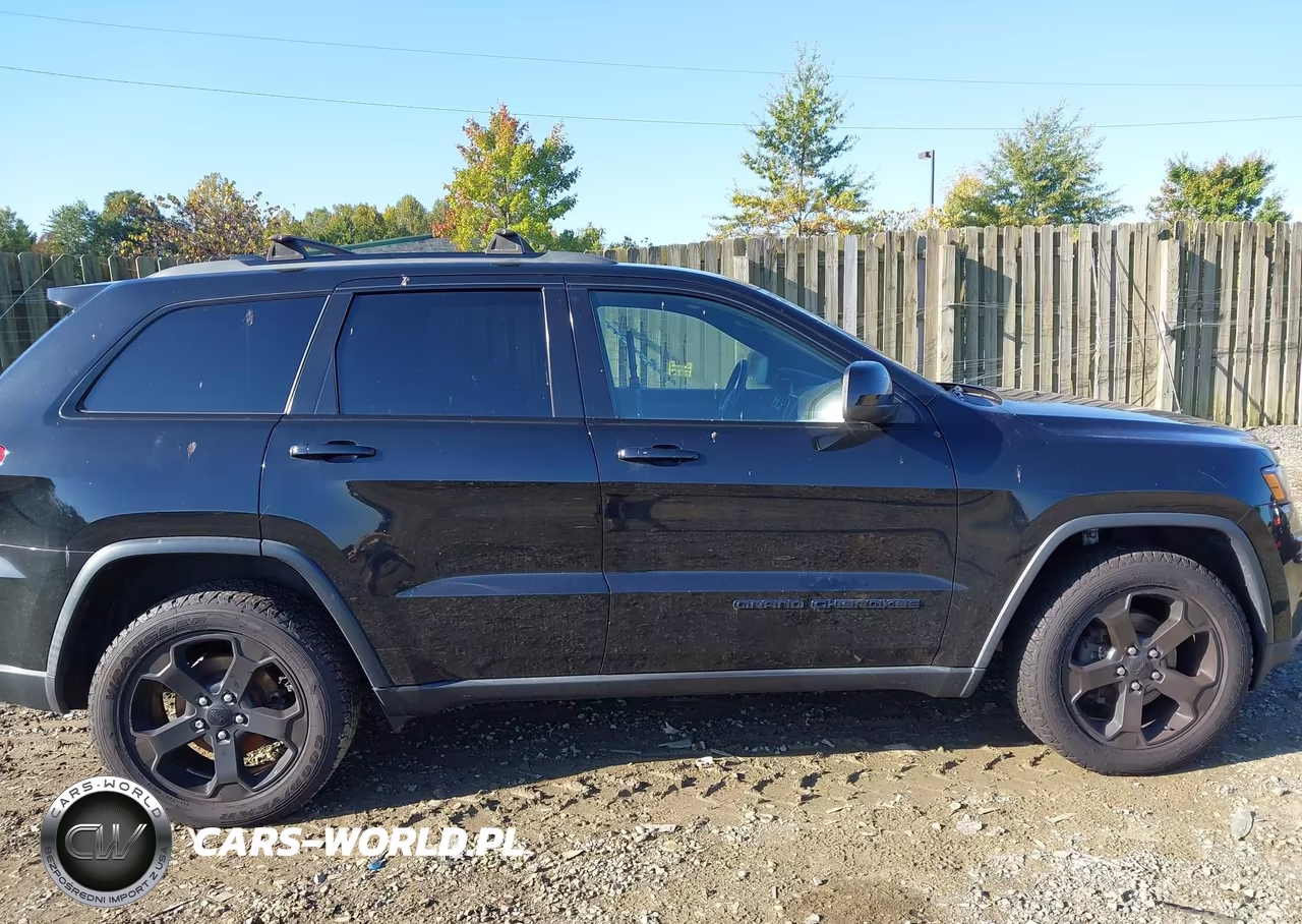 2018 Jeep Grand Cherokee Upland 4X4 VIN:1C4RJFAG1JC469472 - 13