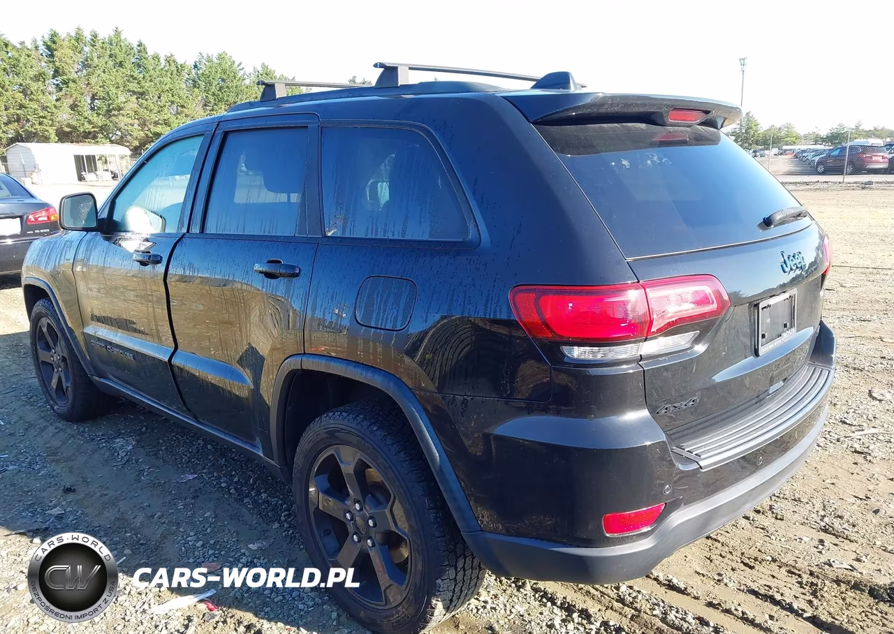 2018 Jeep Grand Cherokee Upland 4X4 VIN:1C4RJFAG1JC469472 - 3