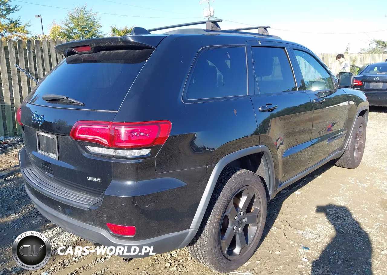 2018 Jeep Grand Cherokee Upland 4X4 VIN:1C4RJFAG1JC469472 - 4