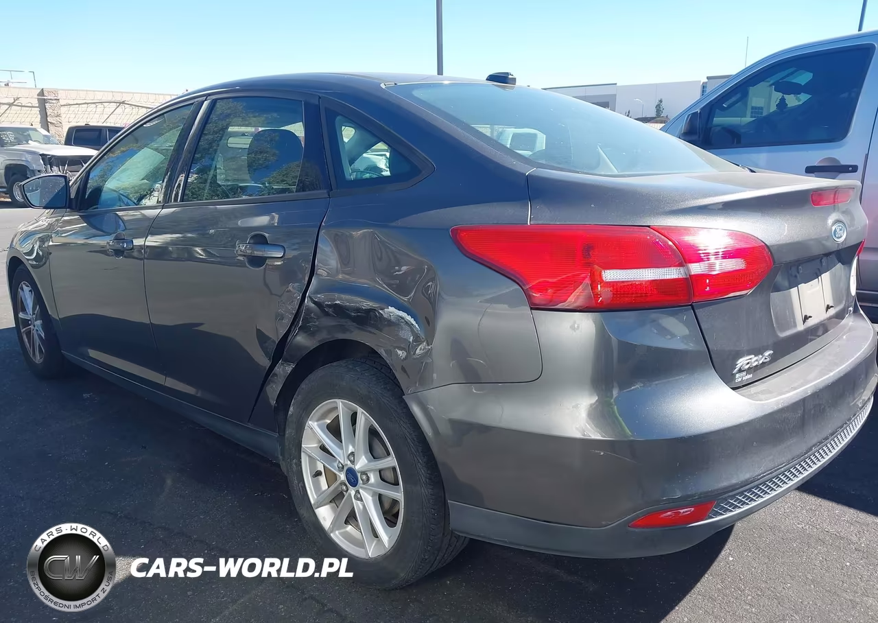 2015 Ford Focus Se VIN:1FADP3F23FL301544 - 3