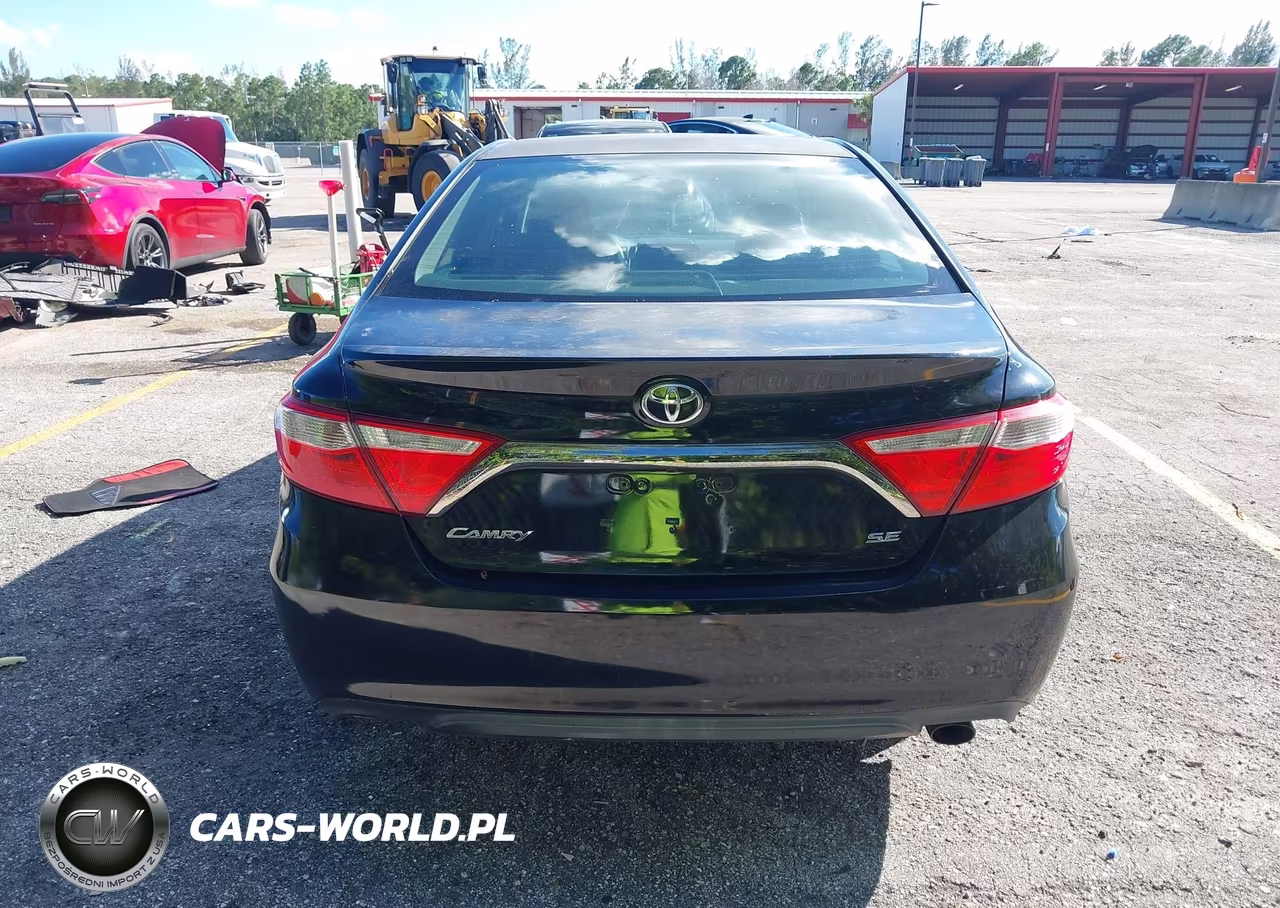 2015 Toyota Camry Se VIN:4T1BF1FKXFU975057 - 16