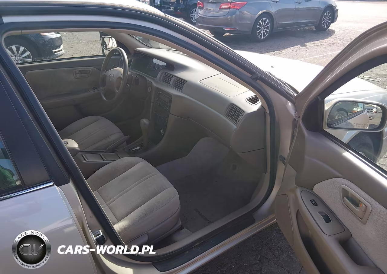 2001 Toyota Camry Ce VIN:4T1BG22K11U083748 - 5