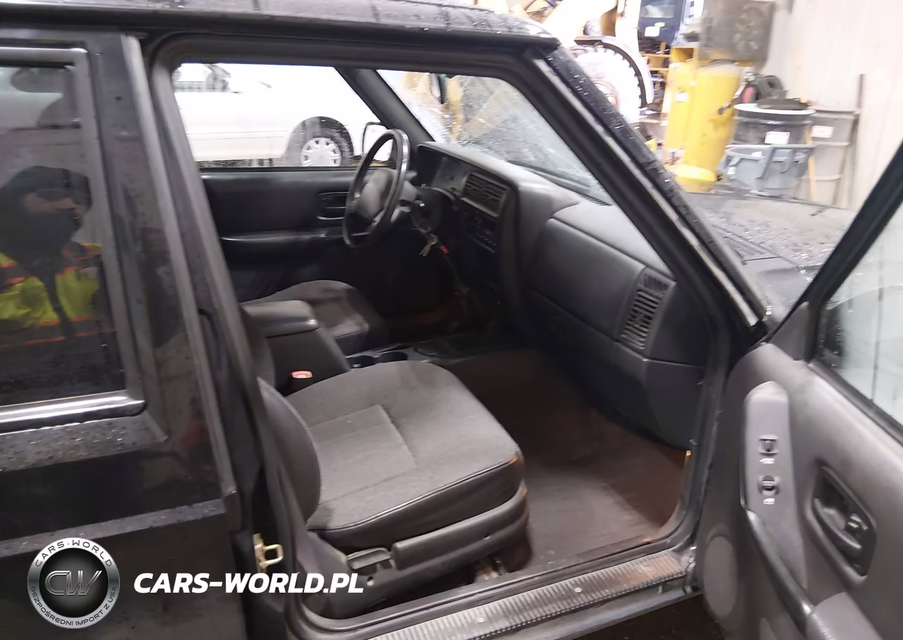 2000 Jeep Cherokee Classic VIN:1J4FF58S0YL109526 - 5