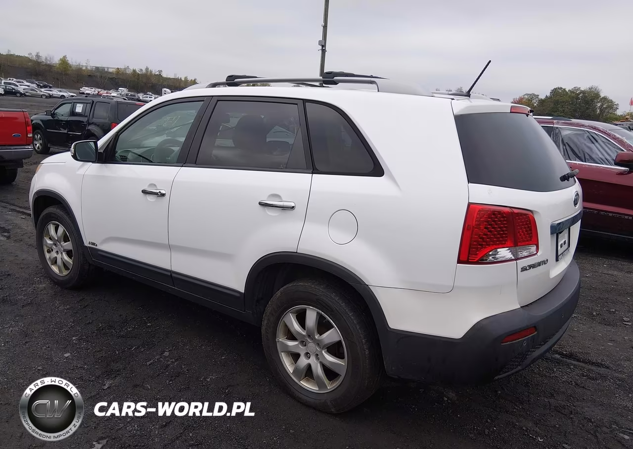2011 Kia Sorento Lx VIN:5XYKTDA16BG110904 - 3