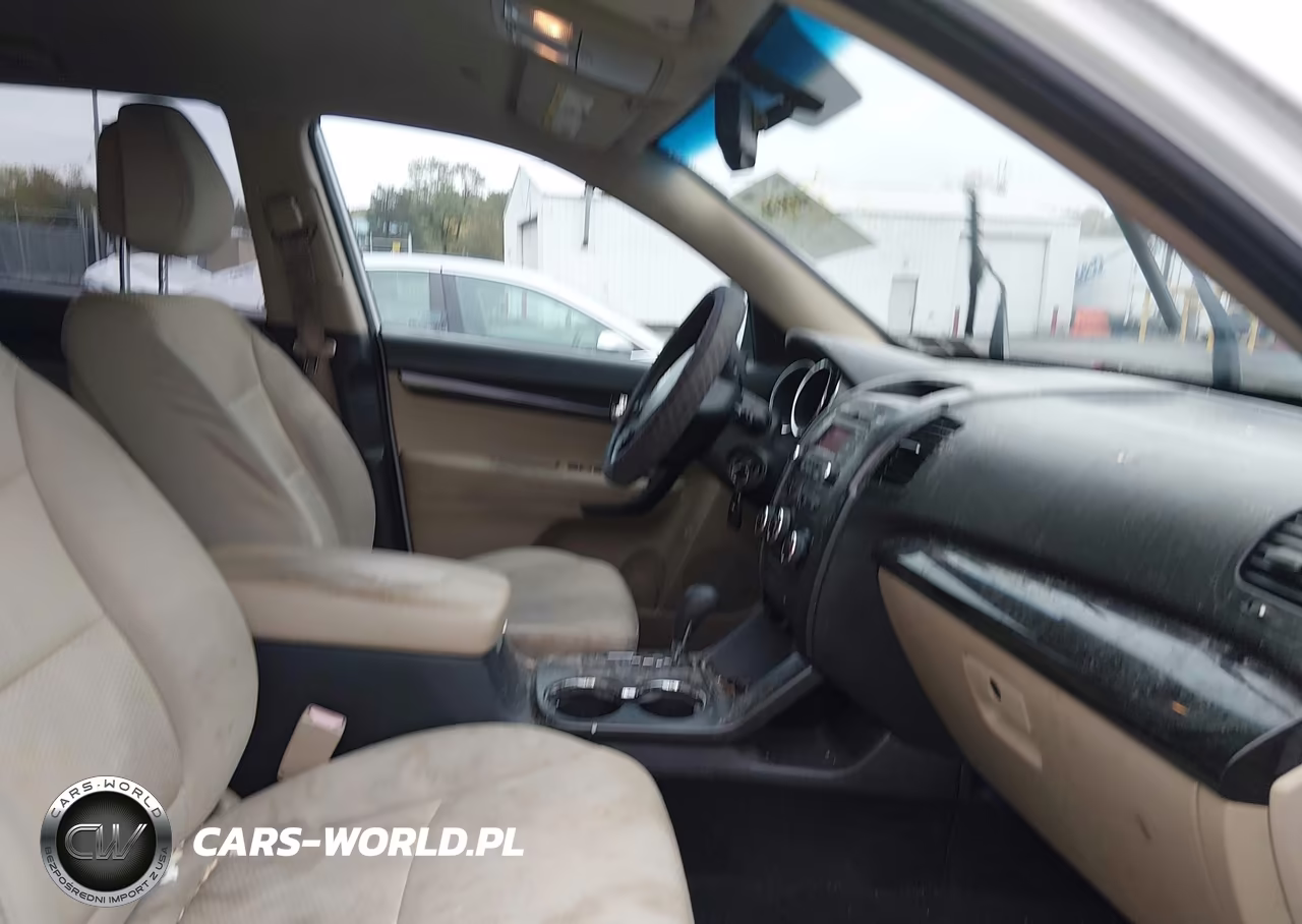 2011 Kia Sorento Lx VIN:5XYKTDA16BG110904 - 5