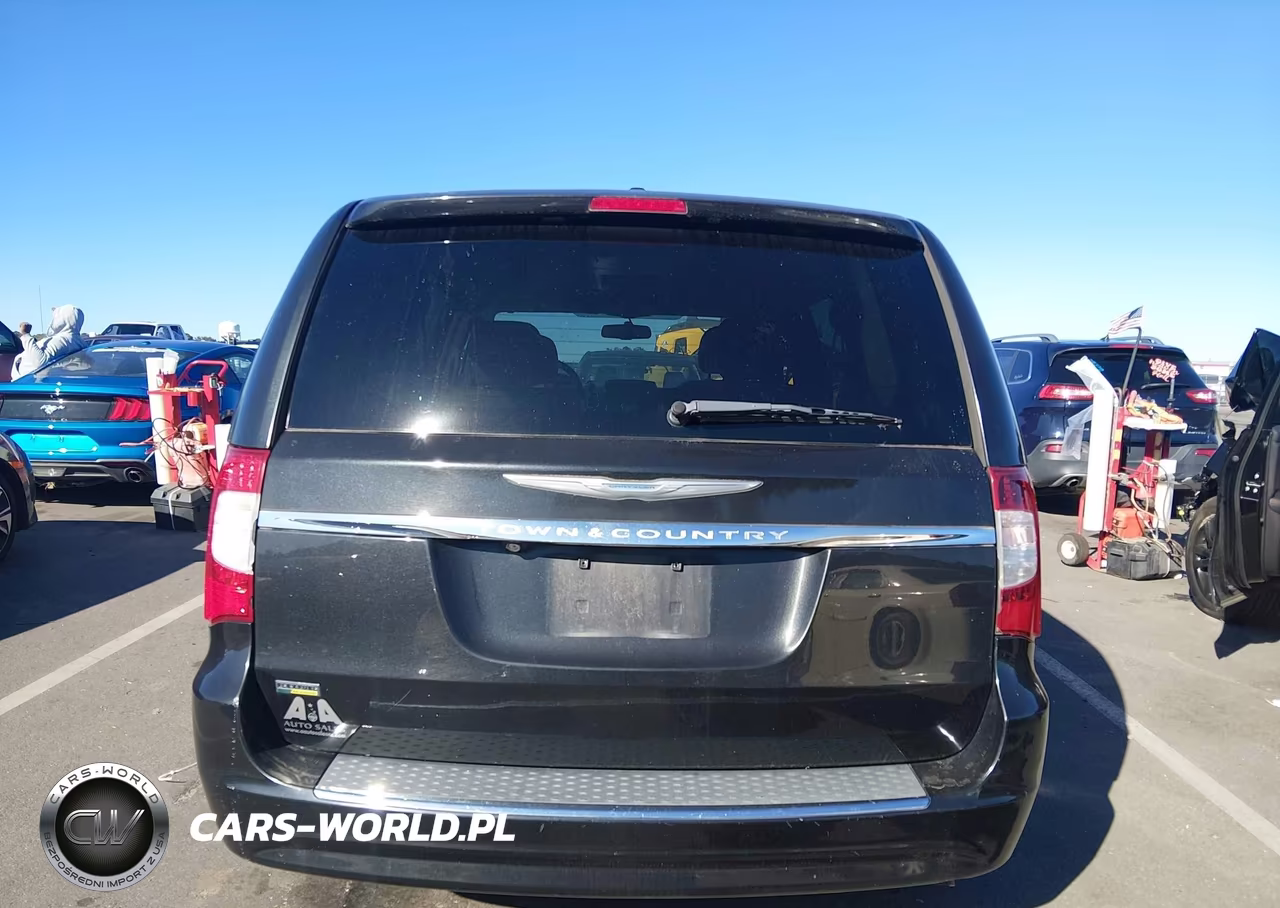 2016 Chrysler Town & Country Touring VIN:2C4RC1BG2GR260186 - 16