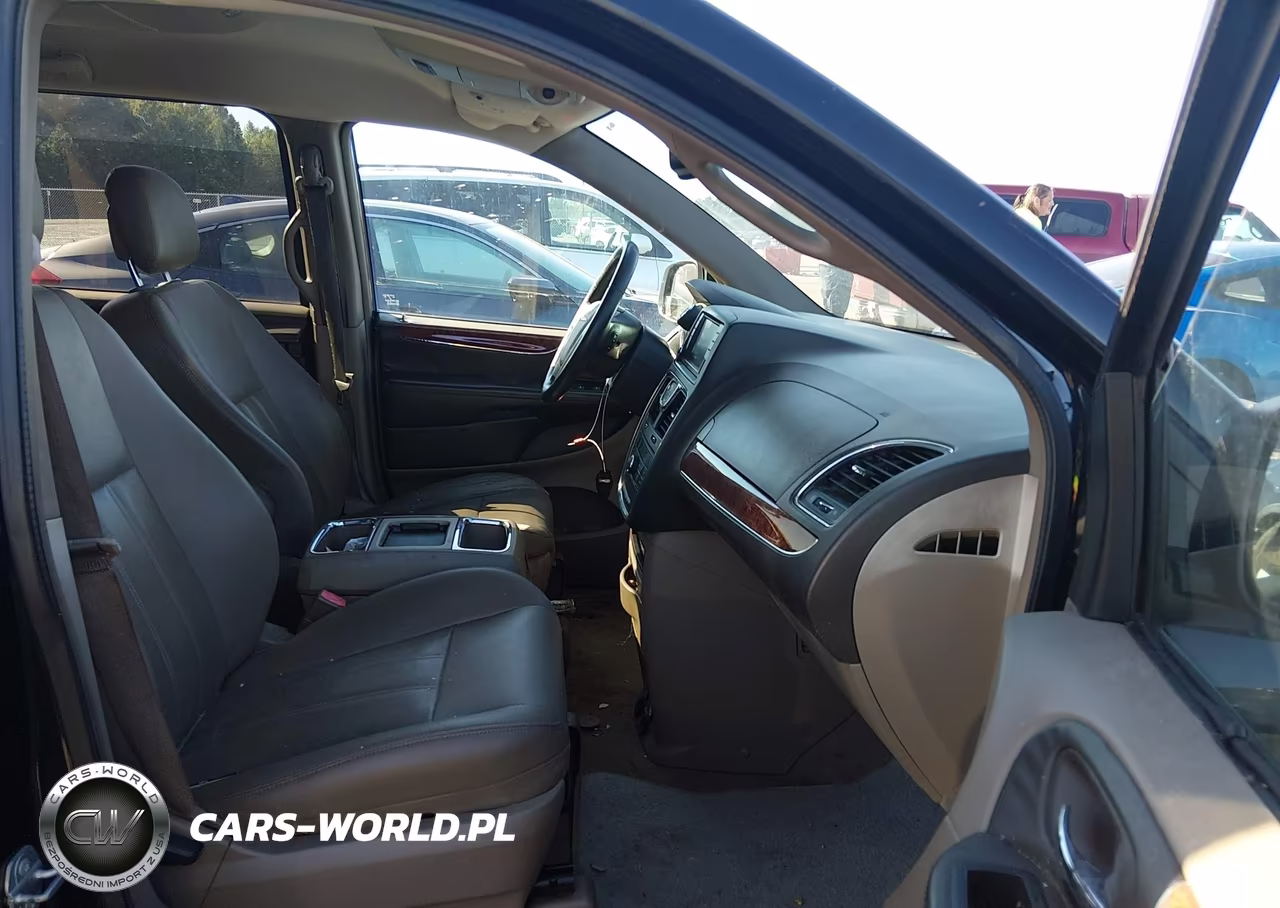 2016 Chrysler Town & Country Touring VIN:2C4RC1BG2GR260186 - 5