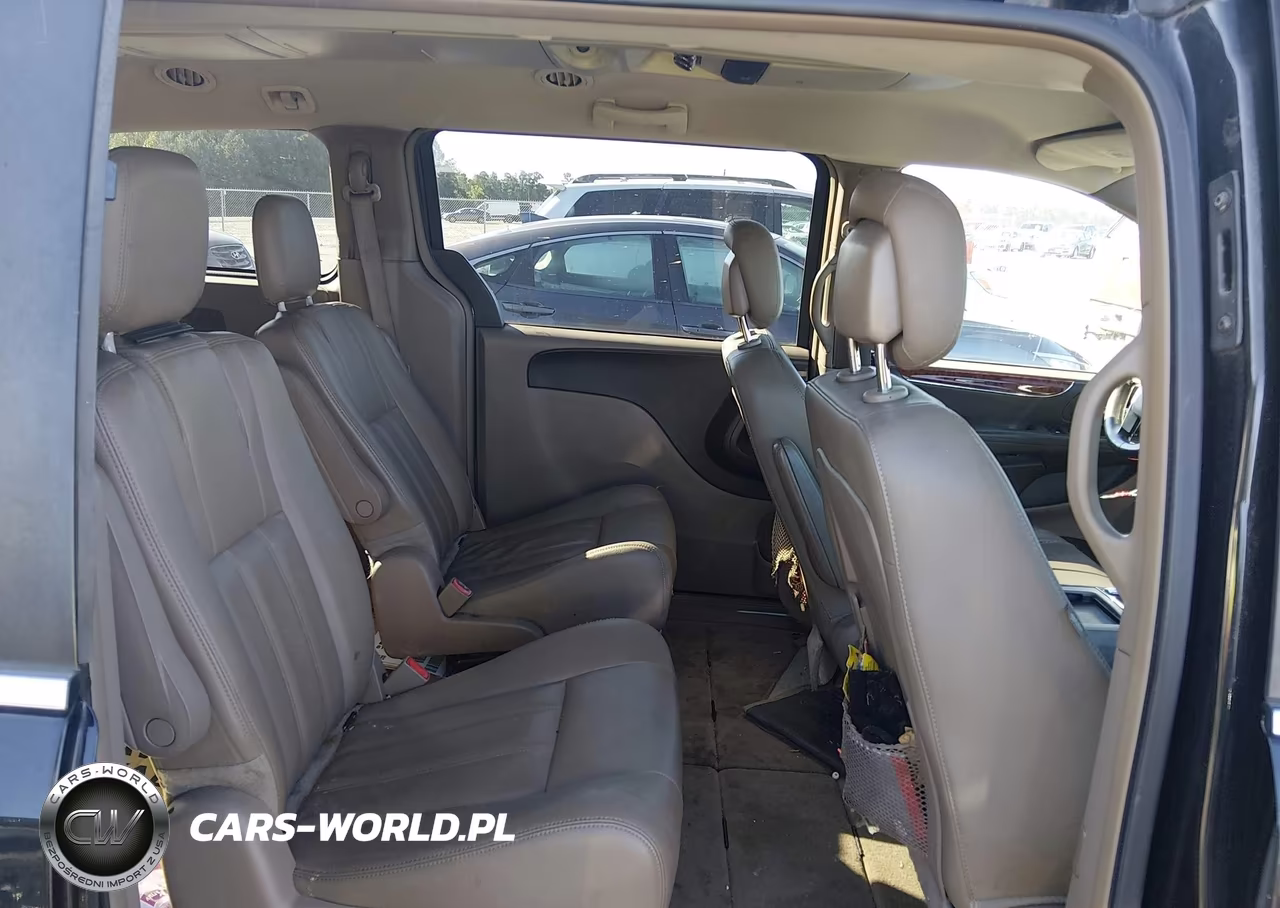 2016 Chrysler Town & Country Touring VIN:2C4RC1BG2GR260186 - 8