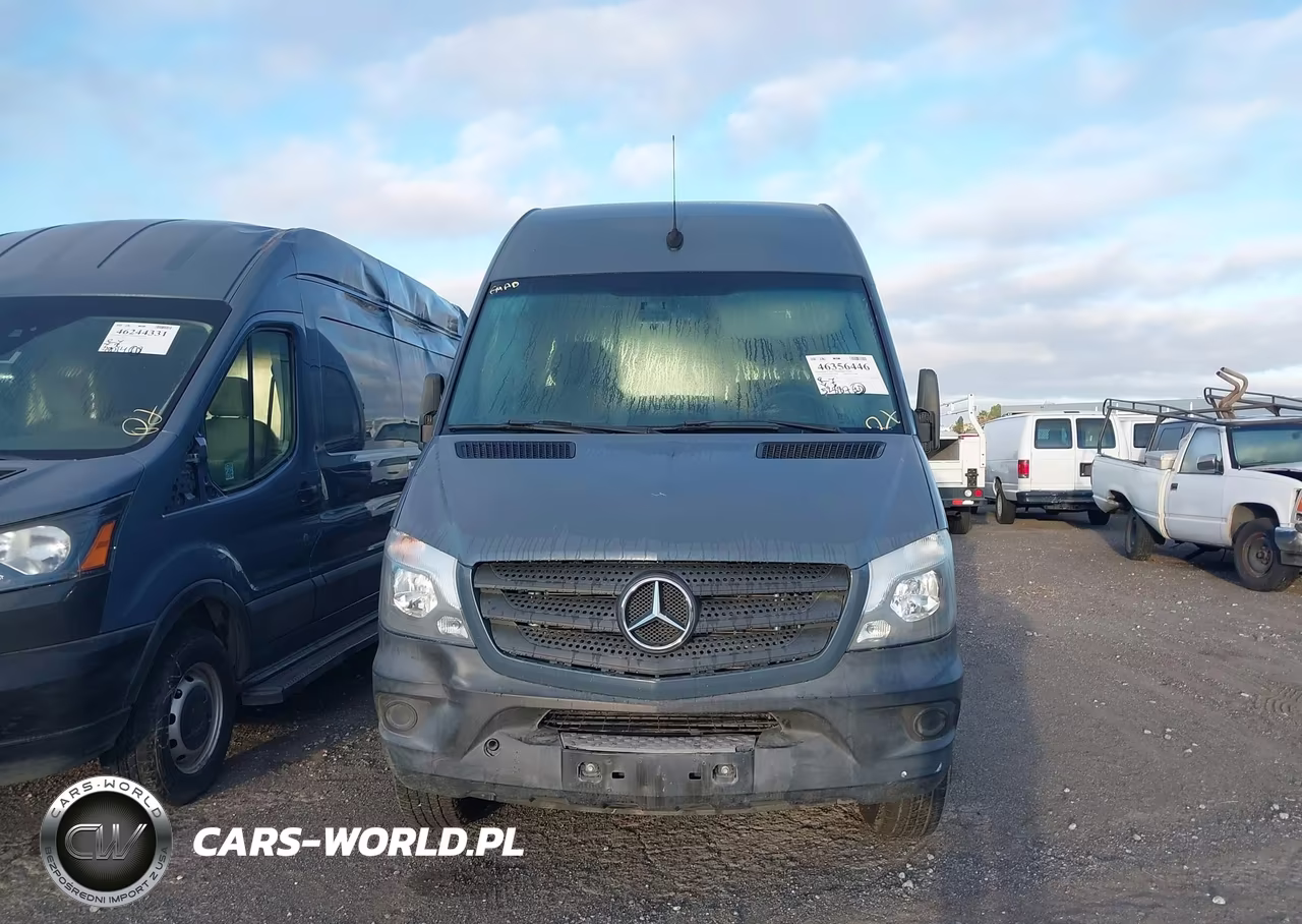 2018 Mercedes-Benz Sprinter 2500 Standard Roof V6 VIN:WD3PE7CD7JP623030 - 12