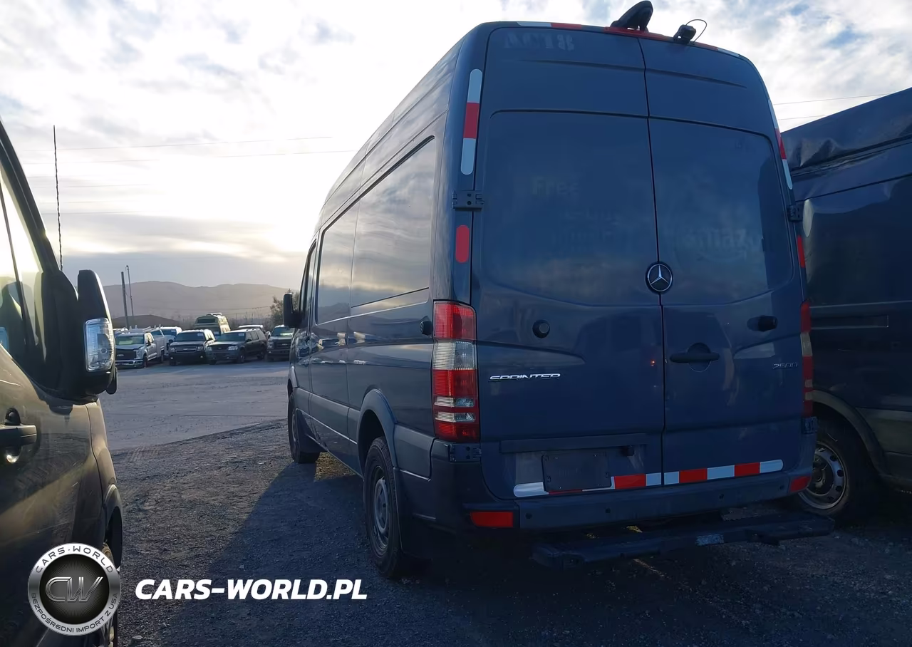 2018 Mercedes-Benz Sprinter 2500 Standard Roof V6 VIN:WD3PE7CD7JP623030 - 3
