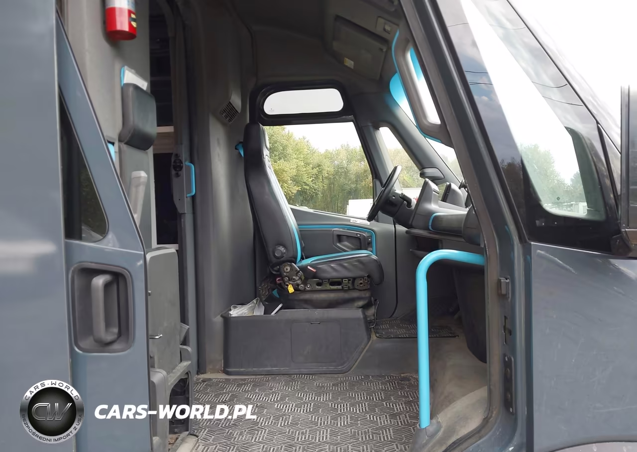 2023 Rivian Delivery 700 VIN:7FCEHEB71PN007472 - 5