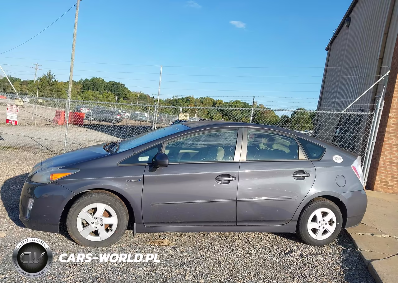2011 Toyota Prius Two VIN:JTDKN3DU3B5332769 - 14
