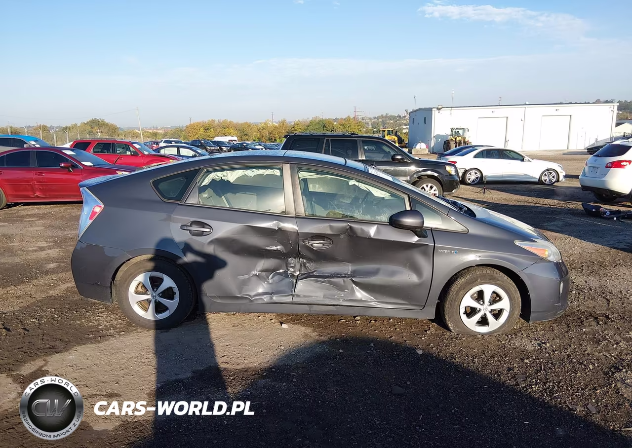 2015 Toyota Prius Three VIN:JTDKN3DU6F0454254 - 13