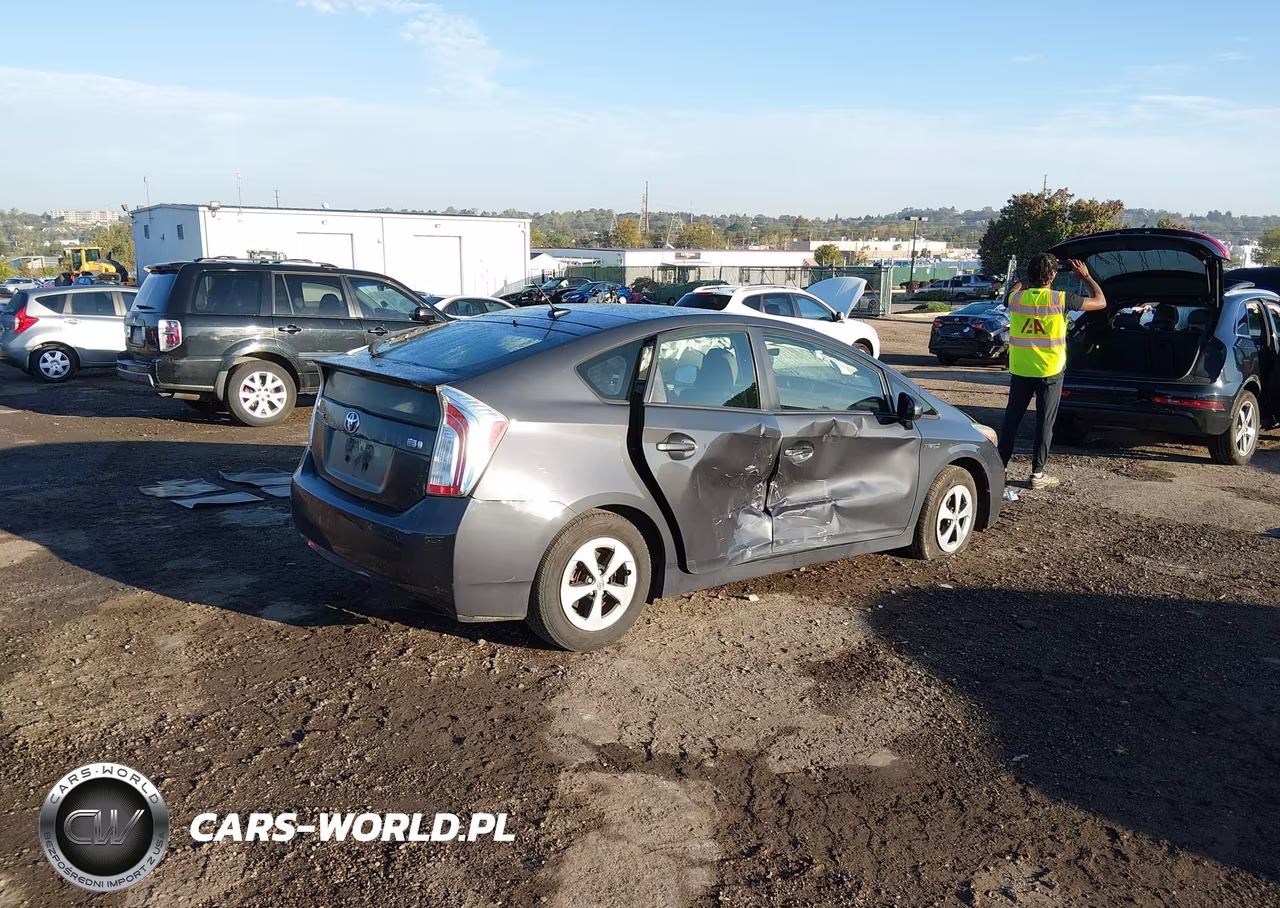 2015 Toyota Prius Three VIN:JTDKN3DU6F0454254 - 4