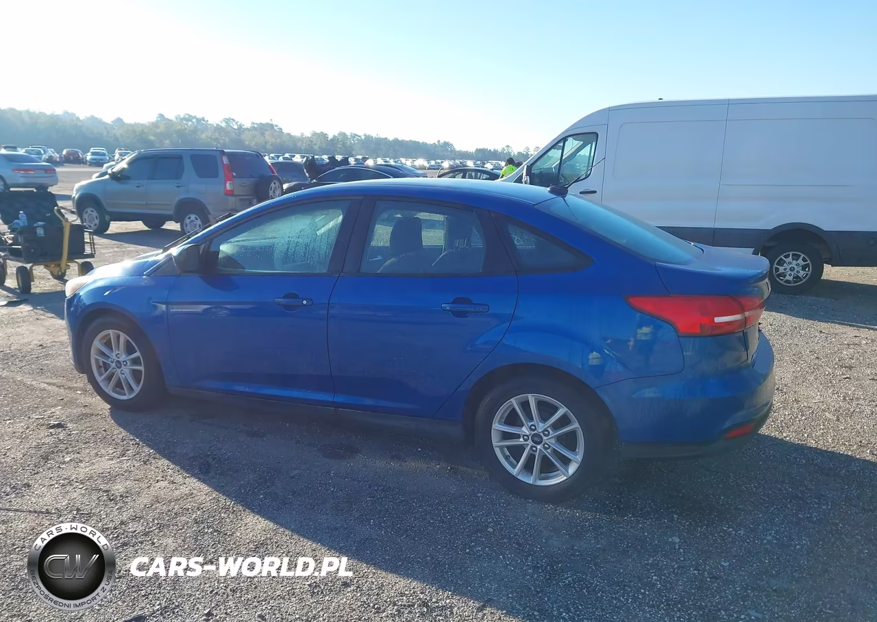 2018 Ford Focus Se VIN:1FADP3F21JL288995 - 3