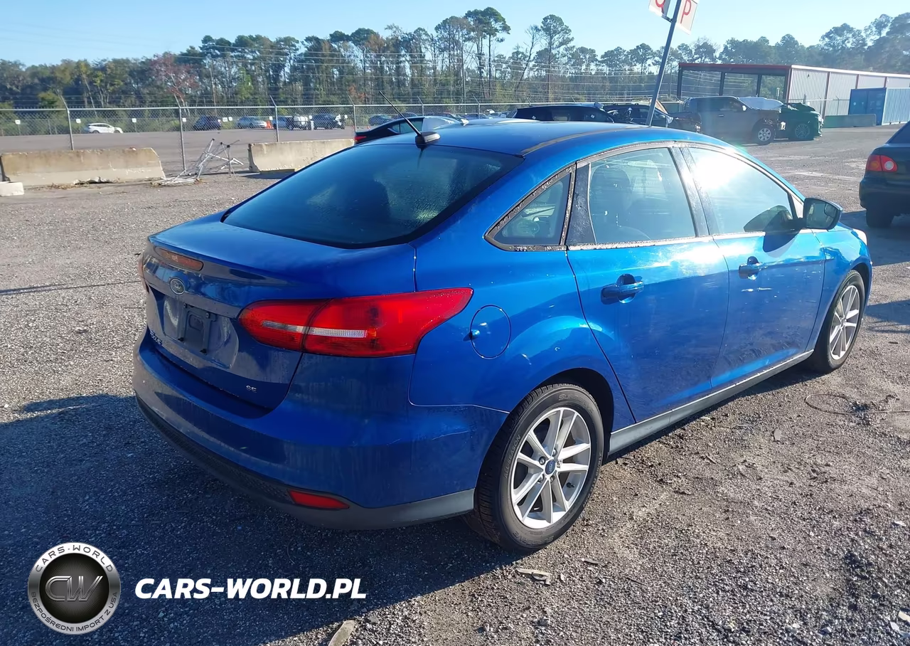 2018 Ford Focus Se VIN:1FADP3F21JL288995 - 4