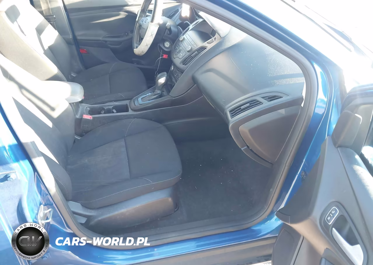 2018 Ford Focus Se VIN:1FADP3F21JL288995 - 5